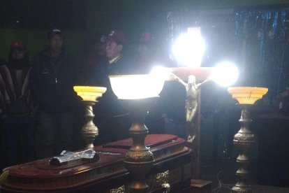 El cuerpo fue llevado a la parroquia Tixán, en el cantón Alausí.