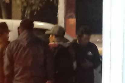 Después del examen legal en Riobamba, los familiares trasladaron a la fallecida a una comunidad de Alausí.