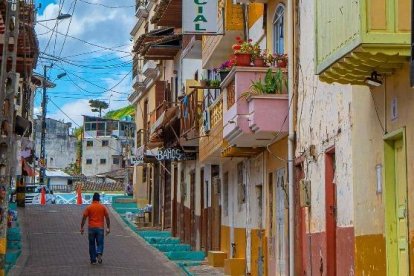 En El Cisne organizan los preparativos para el acto de entrega del reconocimiento.