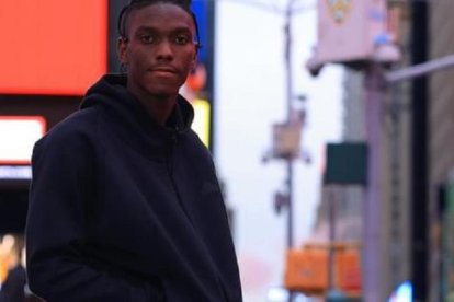 Allen Obando y sus fotos en Times Square.