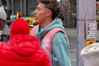 Jeremy Sarmiento junto a Ronald Anchundia, el Chapulín Colorado de Nueva York