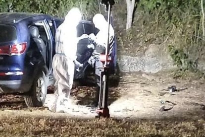 En este vehículo se movilizaban la alcaldesa y su asesor.