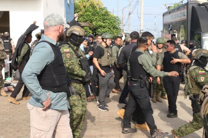 El presidente Daniel Noboa llegó a Socio Vivienda para conocer detalles del operativo.