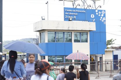 Familiares de los privados de libertad se concentraron este jueves 28 de marzo fuera del centro carcelario.