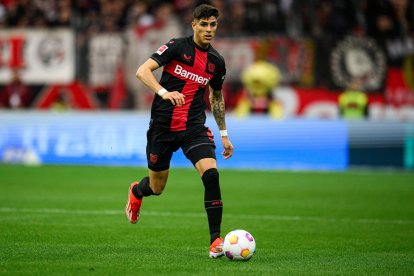Piero Hincapié del Bayer Leverkusen estuvo 71 minutos en cancha