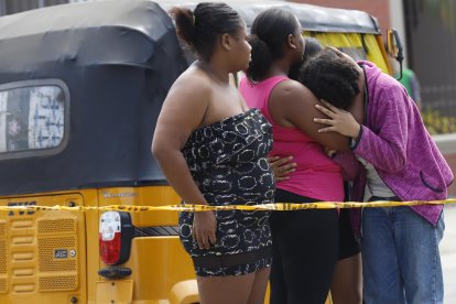 Familiares del difunto llegaron a comprobar la tragedia.