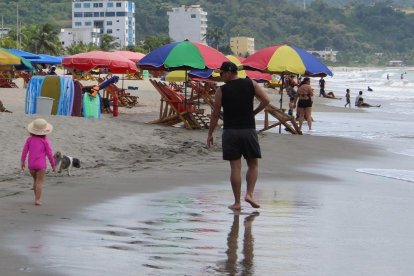 Las playas de Esmeraldas lucieron vacías.