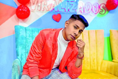 Luis Conforme es reportero del programa online 'Viralizados'.