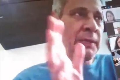 En un video hecho desde La Roca, a días de su aprehensión, Glas no se mostró con deformaciones en sus pulgares.