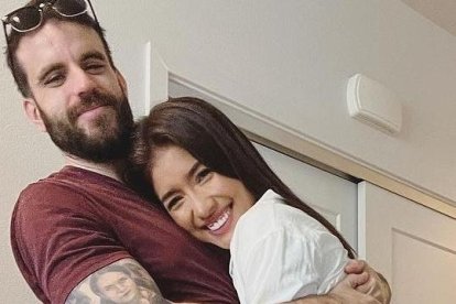 Conoció a su 

esposo bailando en una discoteca de Madrid, España.