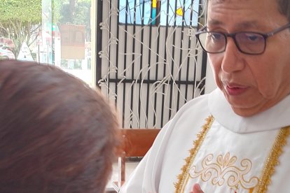 El sacerdote Andrés Paredes se ganó el cariño de la gente por los trabajos que ha hecho.