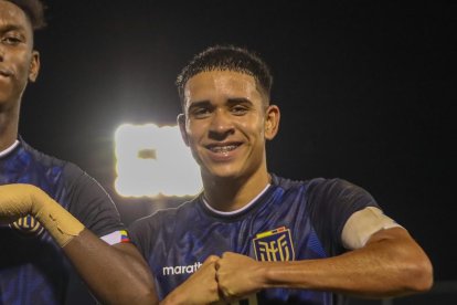 Allen Obando (i) y Kendry Páez jugaron juntos y fueron figuras en el Sudamericano Sub-17, hasta que coincidieron en la selección absoluta el mes pasado con polémica.