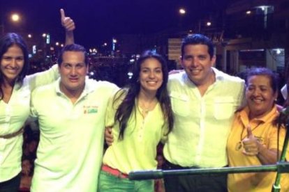 Pablo Andrés Muentes Alvarado (camiseta polo) fue candidato para la Asamblea de 2013, por el distrito 3.