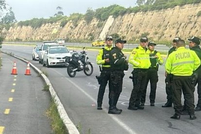 Los cuerpos que aparecieron baleados fueron abandonados en una vía que se llena de ciclistas los fines de semana.
