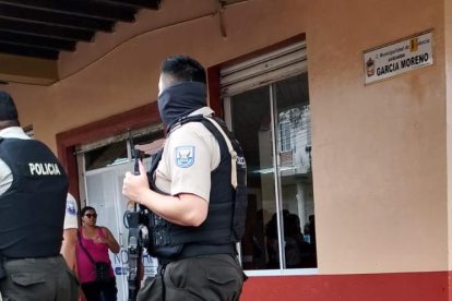 En la acera quedó el cadáver.