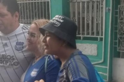 Reina Martínez y el cariño de la hinchada del Bombillo.