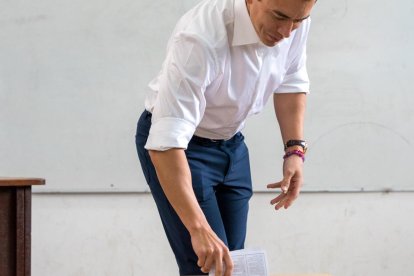 Así votó Daniel Noboa en Olón.