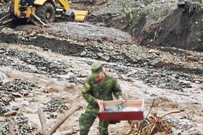 Rescate de los afectados en Cumandá.