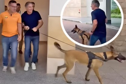 La llegada de Ariel Holan a Guayaquil con su mascota Pocho.