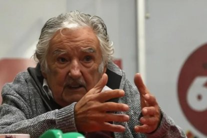 José Mujica durante su intervención informando sobre su tumor en el esófago