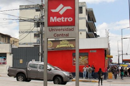 Según la información oficial, el menor de edad falleció cuando ingresaba a la estación Universidad Central, del Metro de Quito.