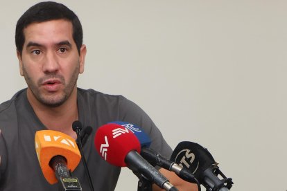 El ministro (e) Roberto Luque, en rueda de prensa.