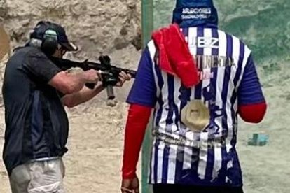 La modalidad de carabina ha llegado al tiro práctico. Roberto Gilbert en acción con la de 9 mm.