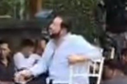 Jacobo Bucaram, quien sería uno de los detenidos,durante el festejo.