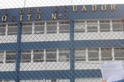 El agente herido fue llevado al hospital de la Policía Nacional, en Quito.