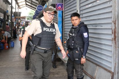El ingreso del pasillo comercial de la Bahia donde se encuentra el local ultrajado
