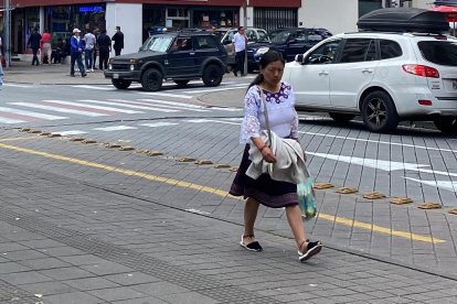 El hecho se registró en la icónica y colorida avenida Amazonas, del sector La Mariscal, en Quito.