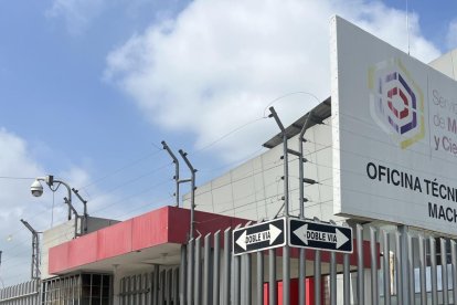 Después que la muerte del hombre fue confirmada en el hospital, el cuerpo fue llevado al Centro Forense de Machala.