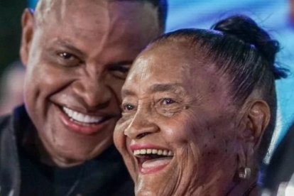 El cantante y vallenatero colombiano Omar Geles y su mamá, juntos eran pura alegría.