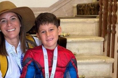 Joaquín y Gabriela comparten la misma pasión por el fútbol.