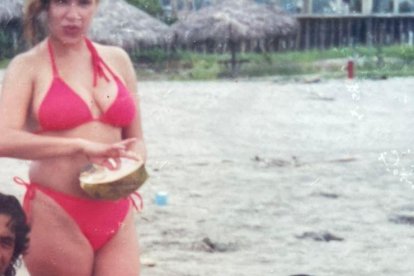 El Ministro disfrutando de la tranquilidad de la playa de Atacames en la década del 90.