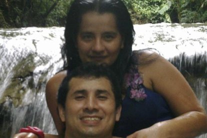 José Adolfo Macías Villamar, alias Fito, junto a Inda Mariela Peñarrieta Tuárez.