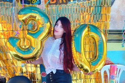 Verónica Narcisa Briones Zambrano durante su cumpleaños 30, dentro de la cárcel Regional, donde estaba alias Fito.