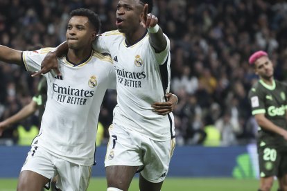 Rodrygo y Vinícius Júnior comandarán el ataque de Real Madrid.