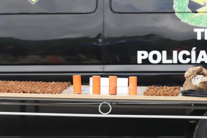 Policías han encontrado explosivos en casas, almacenados incorrectamente.