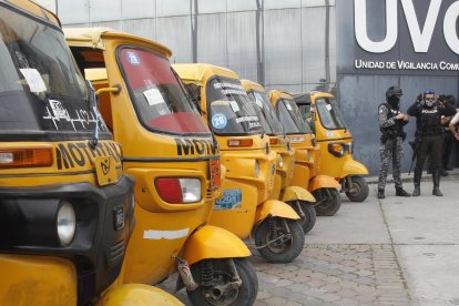 Los vehículos no eran legales, según información policial.