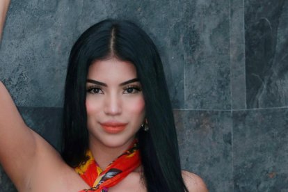 Tays Nicol luciendo traje de baño en el Lunes Sexy.