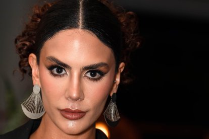 Tiene 10 años de trayectoria artística. Dice que ha crecido con las redes sociales, por lo que recomienda darse un respiro de ellas, en ciertas ocasiones.