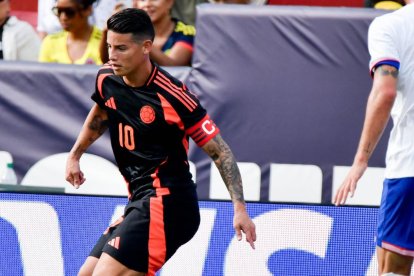 James Rodríguez es el encargado de manejar el ataque de Colombia.