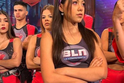 Participante Nathaly Alcívar enfrentando al jurado.