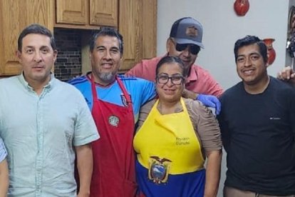 Los ecuatorianos residentes en Las Vegas los fines de semana van a la casa de Franklin Curicho en busca del sabor criollo.
