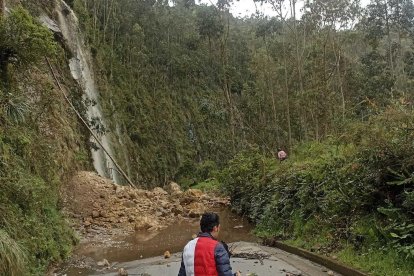 En el cantón Chambo, tramos de unas vías permanecen cerradas por deslaves.