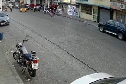 Cámaras de seguridad captaron al presunto responsable merodeando el sector antes del hecho.