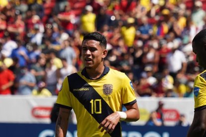 Moisés Caicedo y Kendry Páez serán piezas fundamentales para este partido