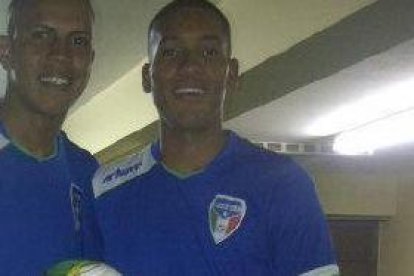 Marlon y un compañero en su época de jugador.