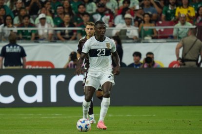 Moises Caicedo fue el mejor jugador del partido